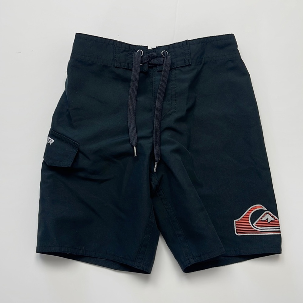 QUIKSILVER boys board shorts size 5